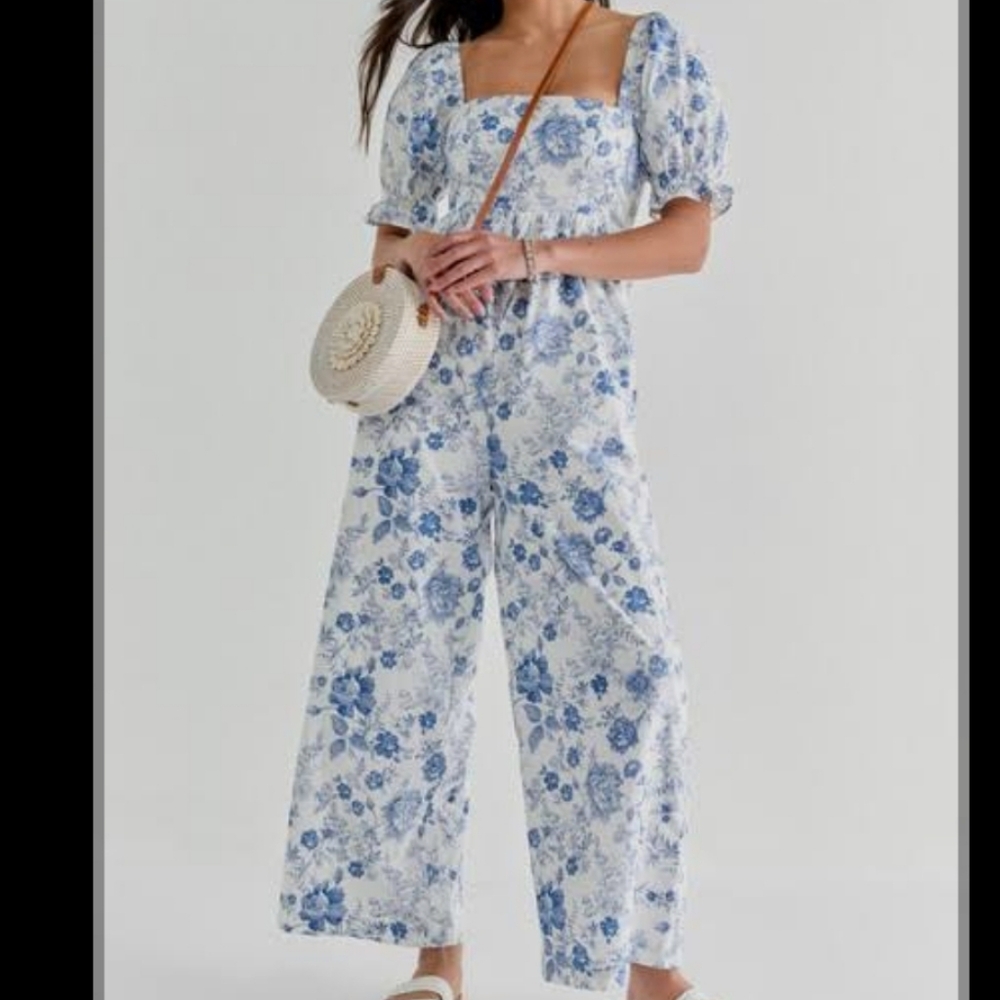 Francesca's Audrey Parks women’s Blue/ White Floral Jumpsuit Size XS like new